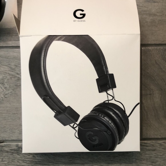 G by Guess headphones black on ear wired NWT headphones Guess - Picture 3 of 15